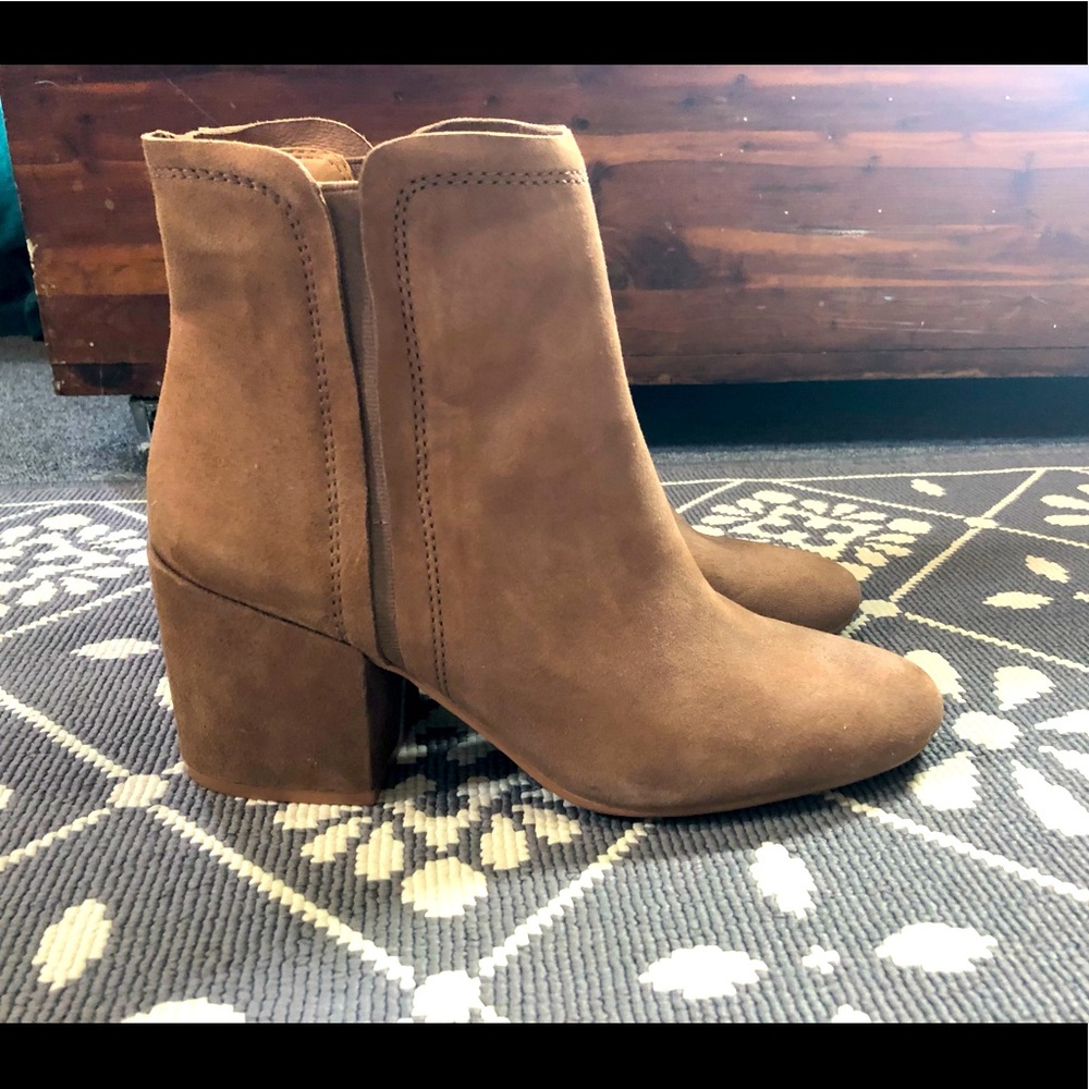 NWOT Lucky Boots, Size 8